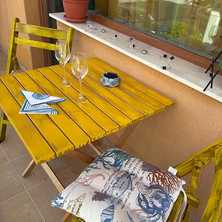Cozy In Sunny Lägenhet