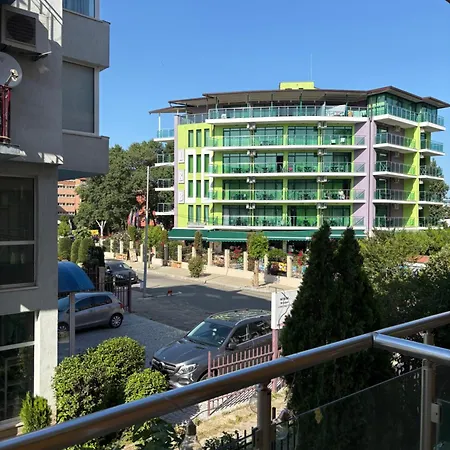 Cozy In Sunny Апартамент *